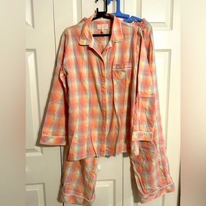 VS PINK "Flannel Pajama Set" (Large) Peachy color combos! Like new!
